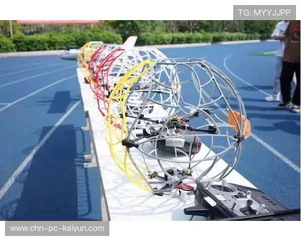 无人机足球项目青少年飞手占比超七成,推动科技体育普及 无人机足球项目青少年飞手占比超七成,推动科技体育普及