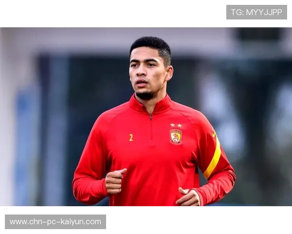 球员留洋与归化并行：中国足球人才发展的双重路径探讨