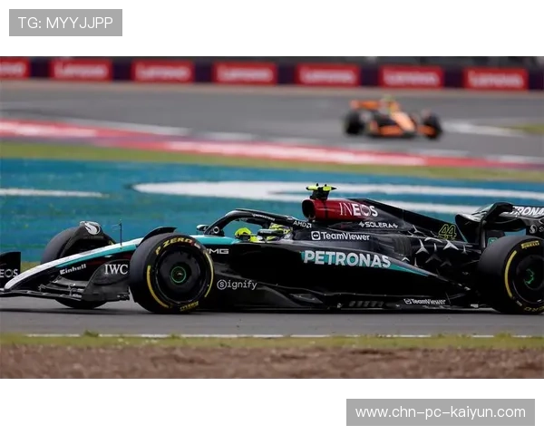 英国银石赛道:汉密尔顿回归主场获赛季首个领奖台 英国银石赛道:汉密尔顿回归主场获赛季首个领奖台